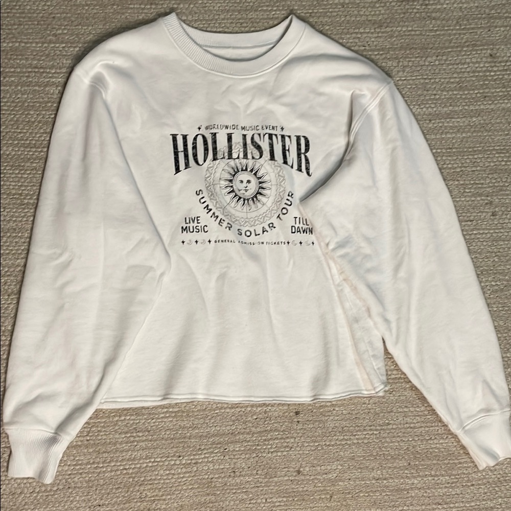 Hollister Cream Graphic Crewneck
